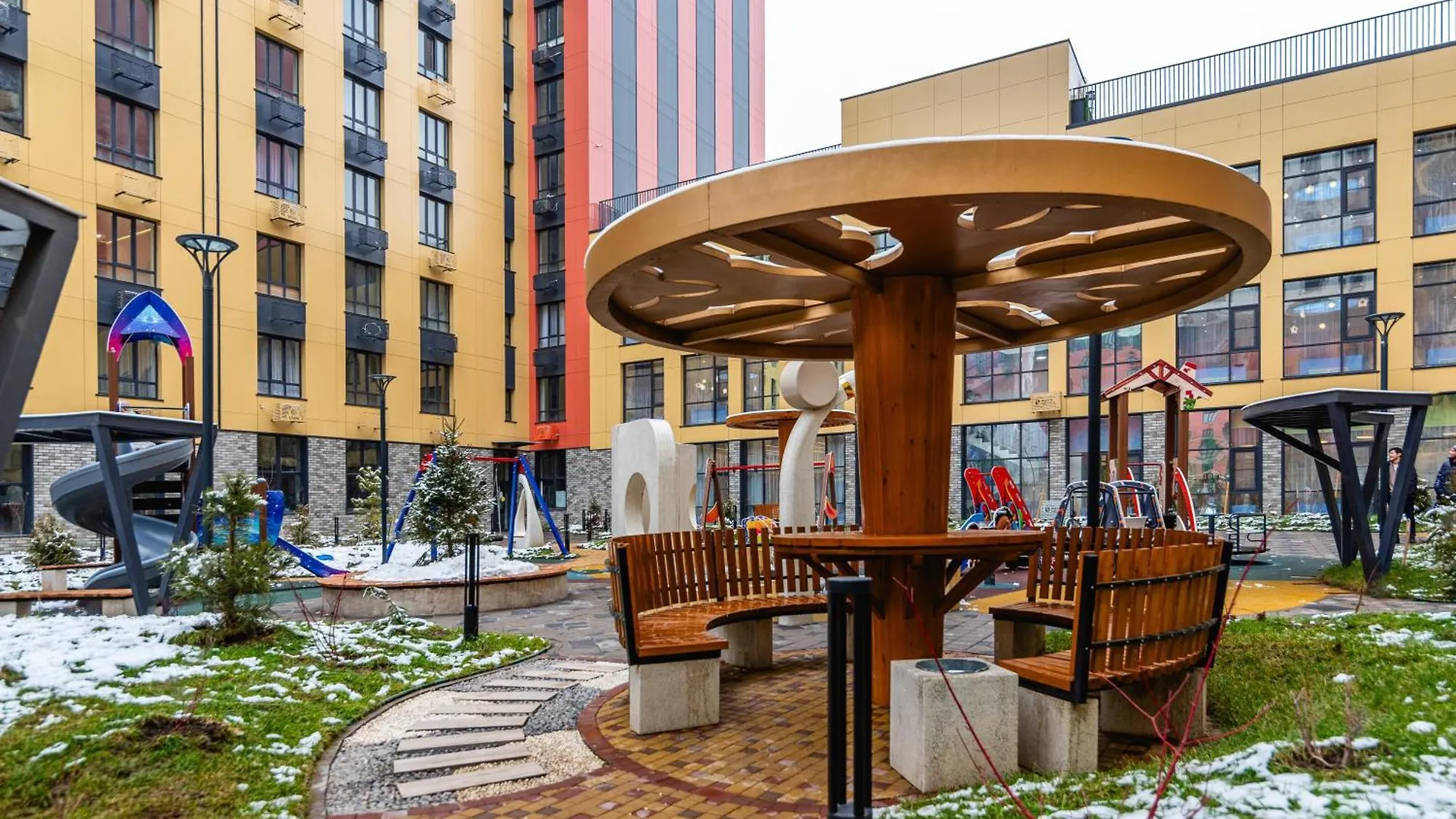 Cozy Retreat In The City Center, Near Arbat & Mall Almaty Apartment