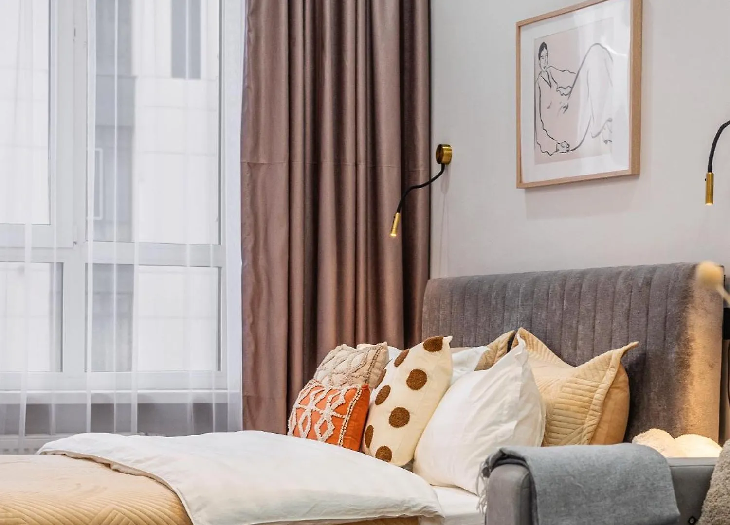 Cozy Retreat In The City Center, Near Arbat & Mall Almaty Apartment
