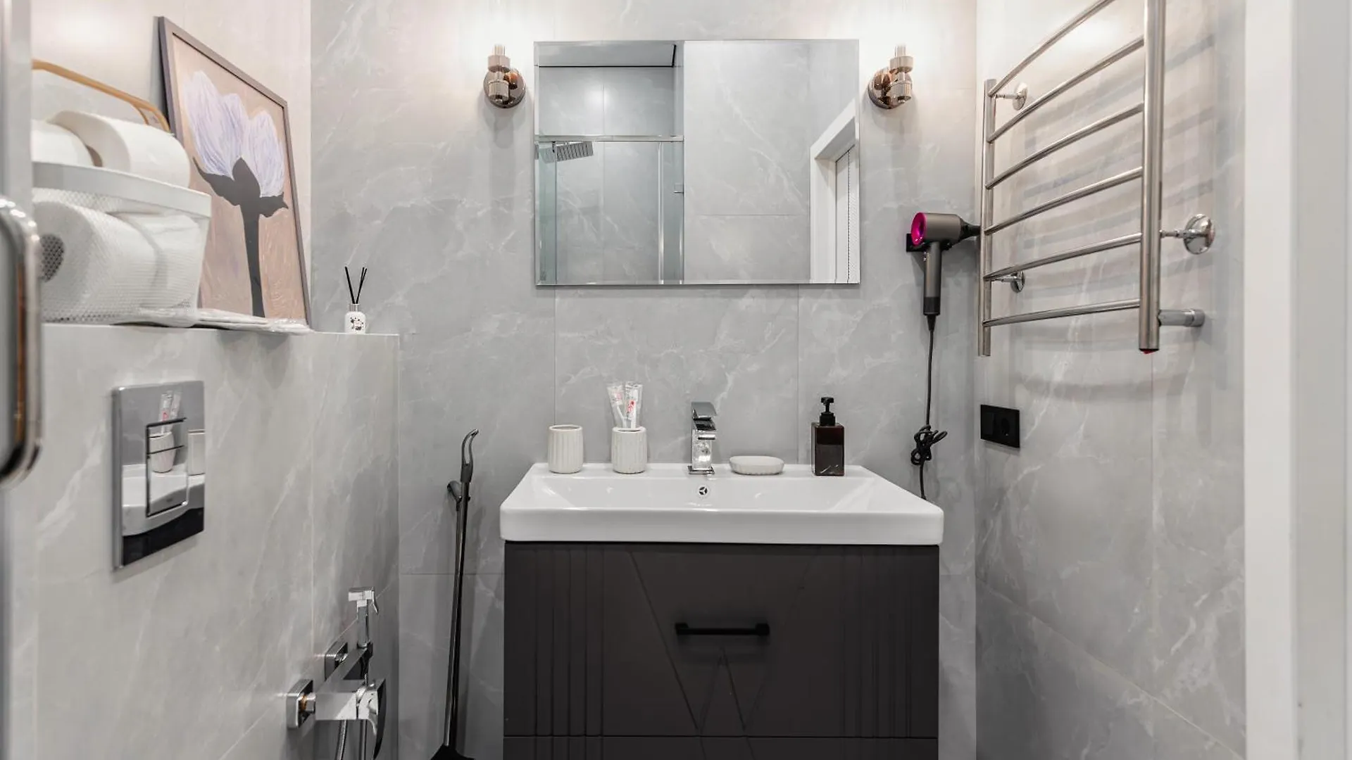 Apartment Cozy Retreat In The City Center, Near Arbat & Mall Almaty