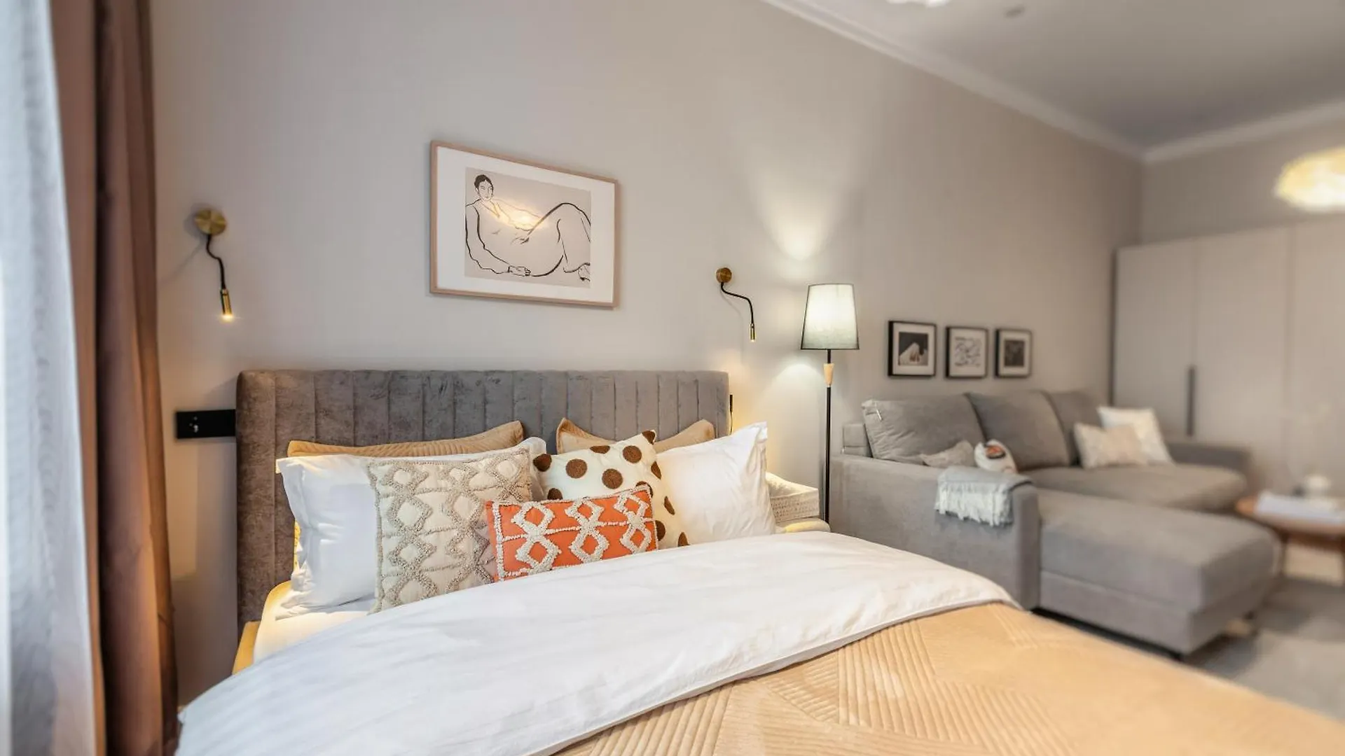 Cozy Retreat In The City Center, Near Arbat & Mall Almaty Apartment