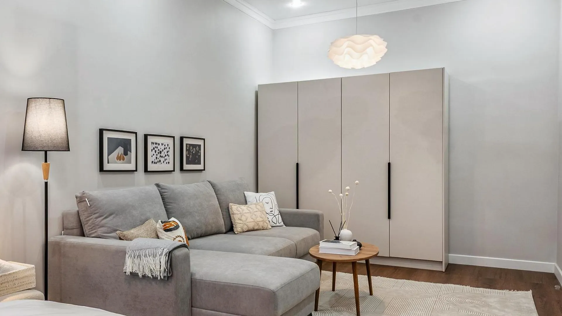 Cozy Retreat In The City Center, Near Arbat & Mall Almaty Apartment