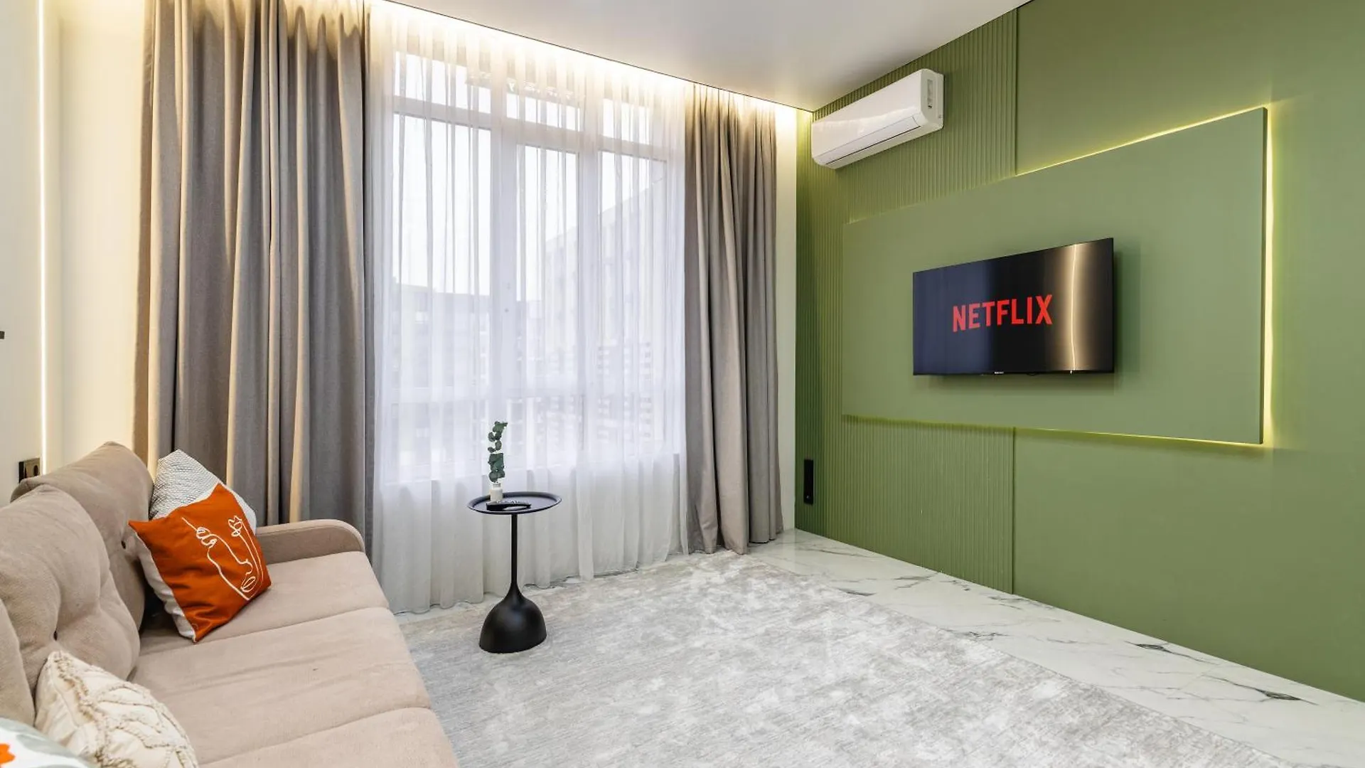 Cozy Retreat In The City Center, Near Arbat & Mall Almaty Apartment