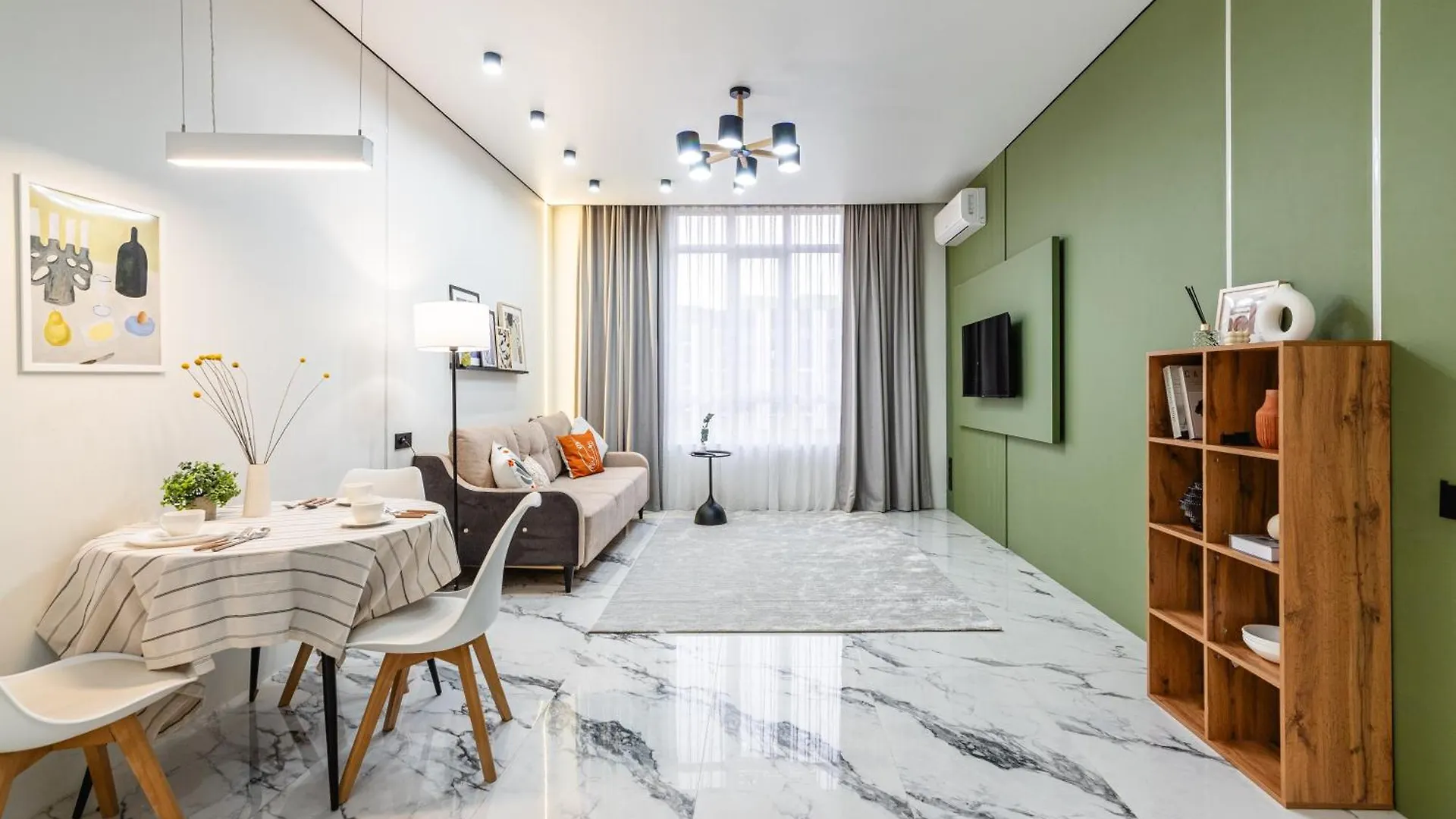 Apartment Cozy Retreat In The City Center, Near Arbat & Mall Almaty