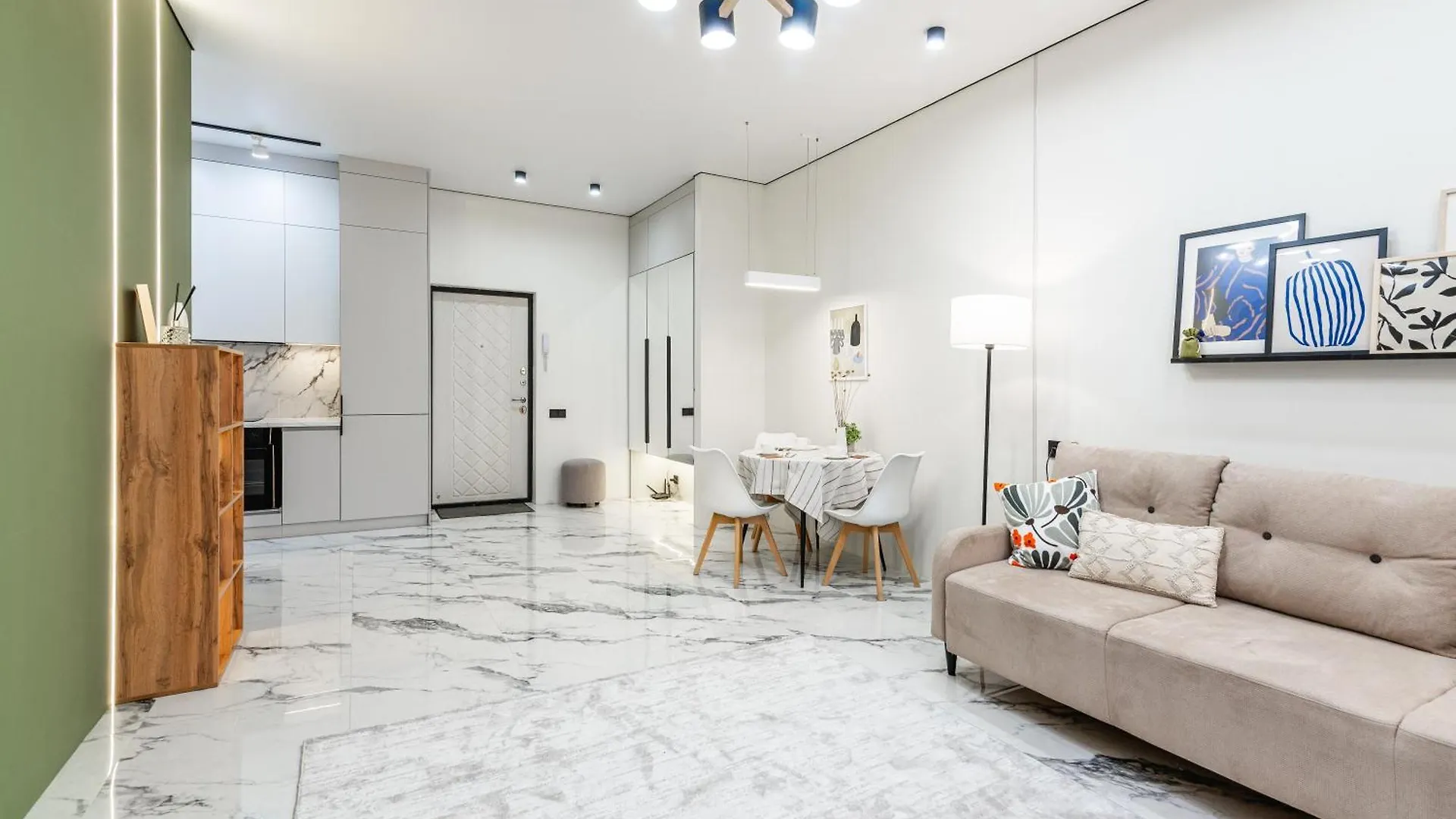 Apartment Cozy Retreat In The City Center, Near Arbat & Mall Almaty